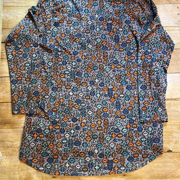 LuLaRoe Lynnae Aztec Print Long Sleeve Tee XL - Picture 8 of 10